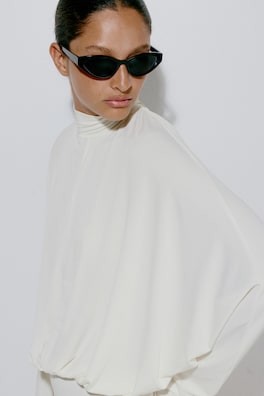 Batwing-sleeved tie-detail dress